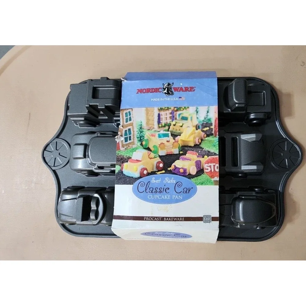 Nordic Ware Classic Car Automobile Cup Cake Baking Pan W/‎ 8 Car Molds VTG FUN